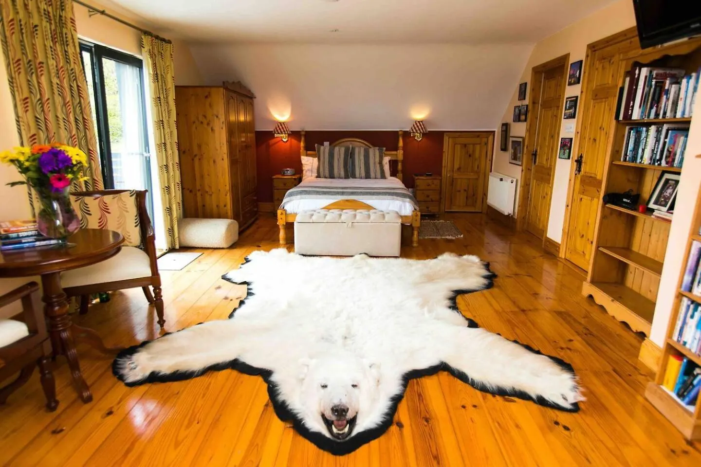 The Mountain Lodge contacts